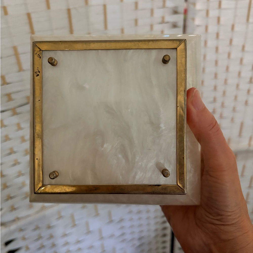 Vintage Tryolean NY White Pearl Lucite & Metal bag with Brass Filigree 1950 - Picture 7 of 8